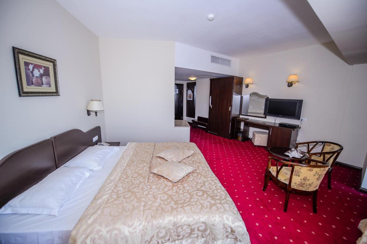 Hotel Esplanada ทูลเซีย ภายนอก รูปภาพ