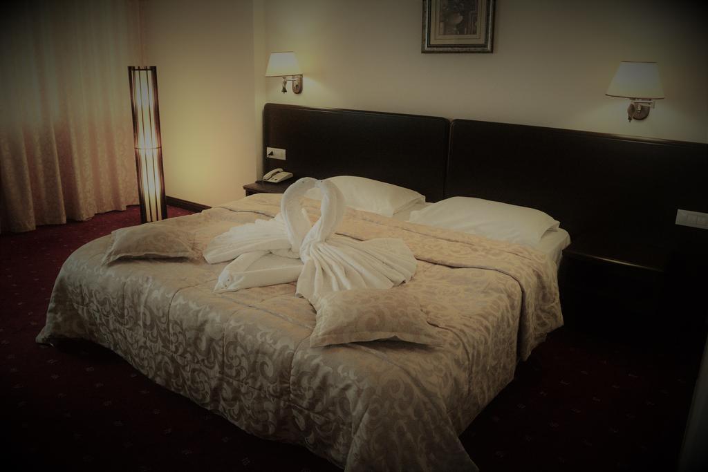Hotel Esplanada ทูลเซีย ภายนอก รูปภาพ