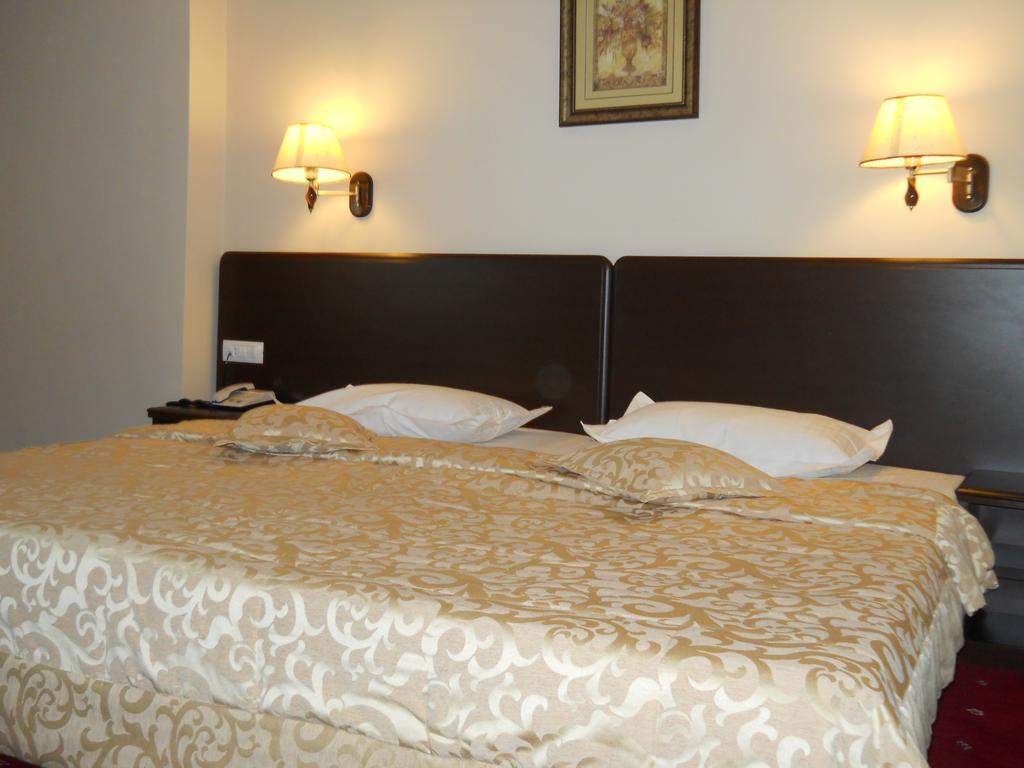 Hotel Esplanada ทูลเซีย ภายนอก รูปภาพ